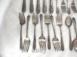Lot of 26 Queen's Lace by International Sterling Silver Knives Forks Spoons