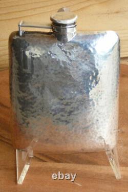 Flacon Sterling Vintage Main Hamered Half Pint Flask. 925 Sterling International