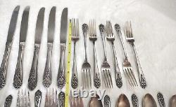 Lot de 26 couteaux, fourchettes et cuillères en argent sterling international Queen's Lace
