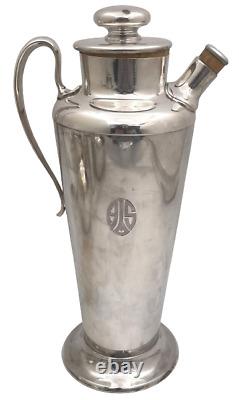 Meriden pour International Sterling Silver Cocktail Shaker dans le style du milieu du siècle moderne.