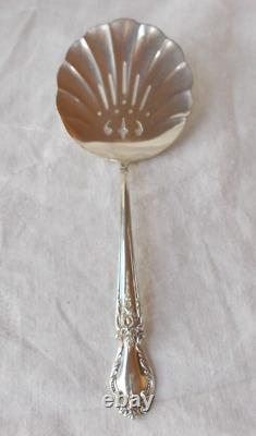 Serveur de tomates en argent International Sterling Brocade de 7 3/4 pouces - Couverts en argent